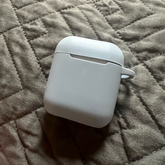Apple AirPods 2nd generation with charging case